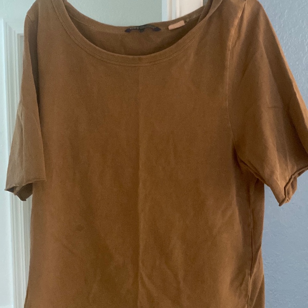 Short sleeved Levi brown shirt